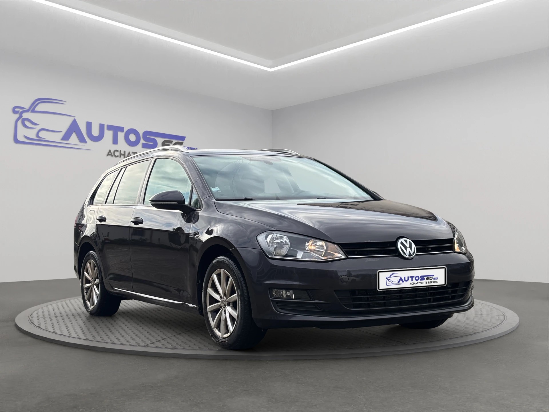 VW Golf Variant 2.0 TDI Lounge 4Motion-image-1