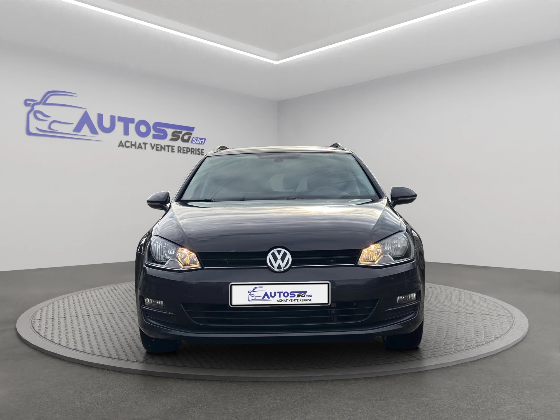 VW Golf Variant 2.0 TDI Lounge 4Motion-image-6