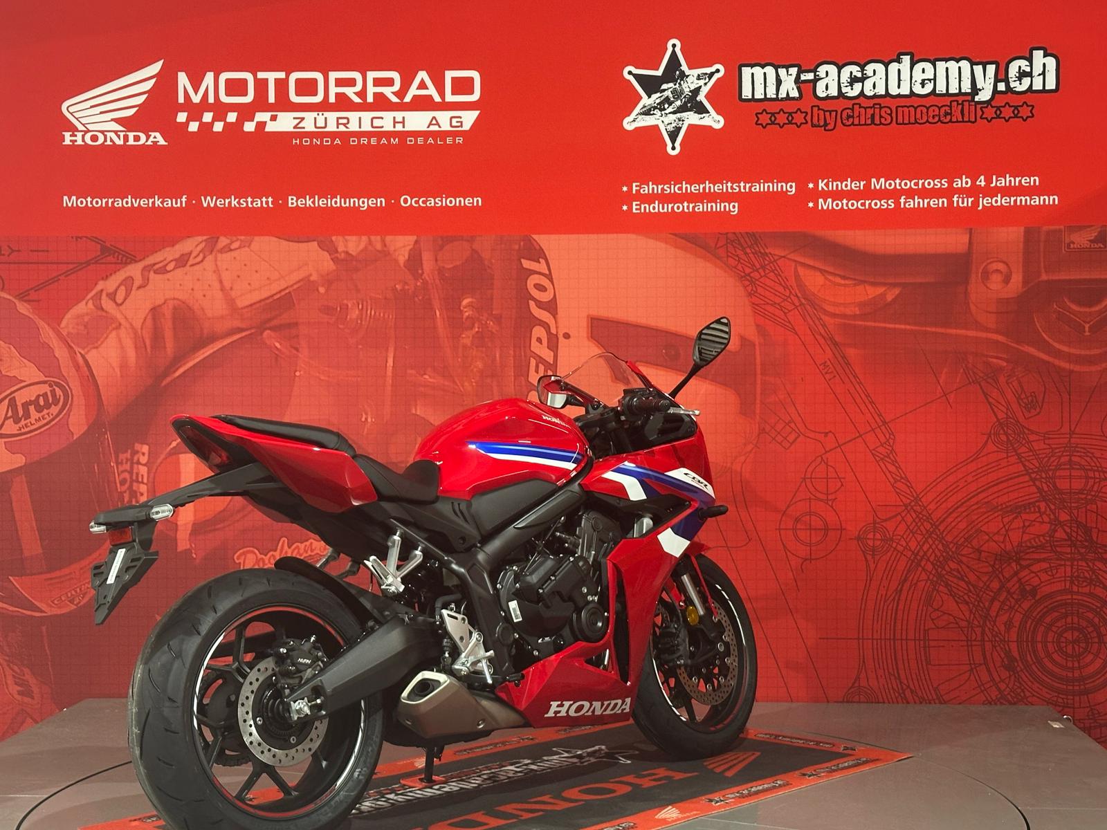 HONDA CBR 650 R E-Clutch**Modell 2026*Neufahrzeug**Grand Prix Red**Jetzt reservieren möglich*-showroom-element-2