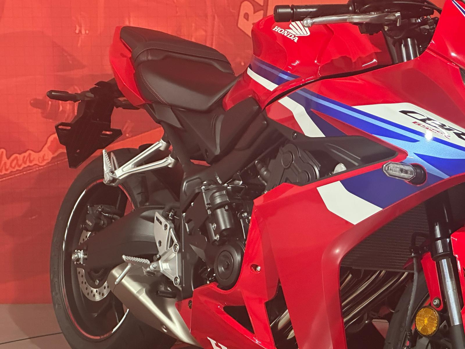 HONDA CBR 650 R E-Clutch**Modell 2026*Neufahrzeug**Grand Prix Red**Jetzt reservieren möglich*-image-9