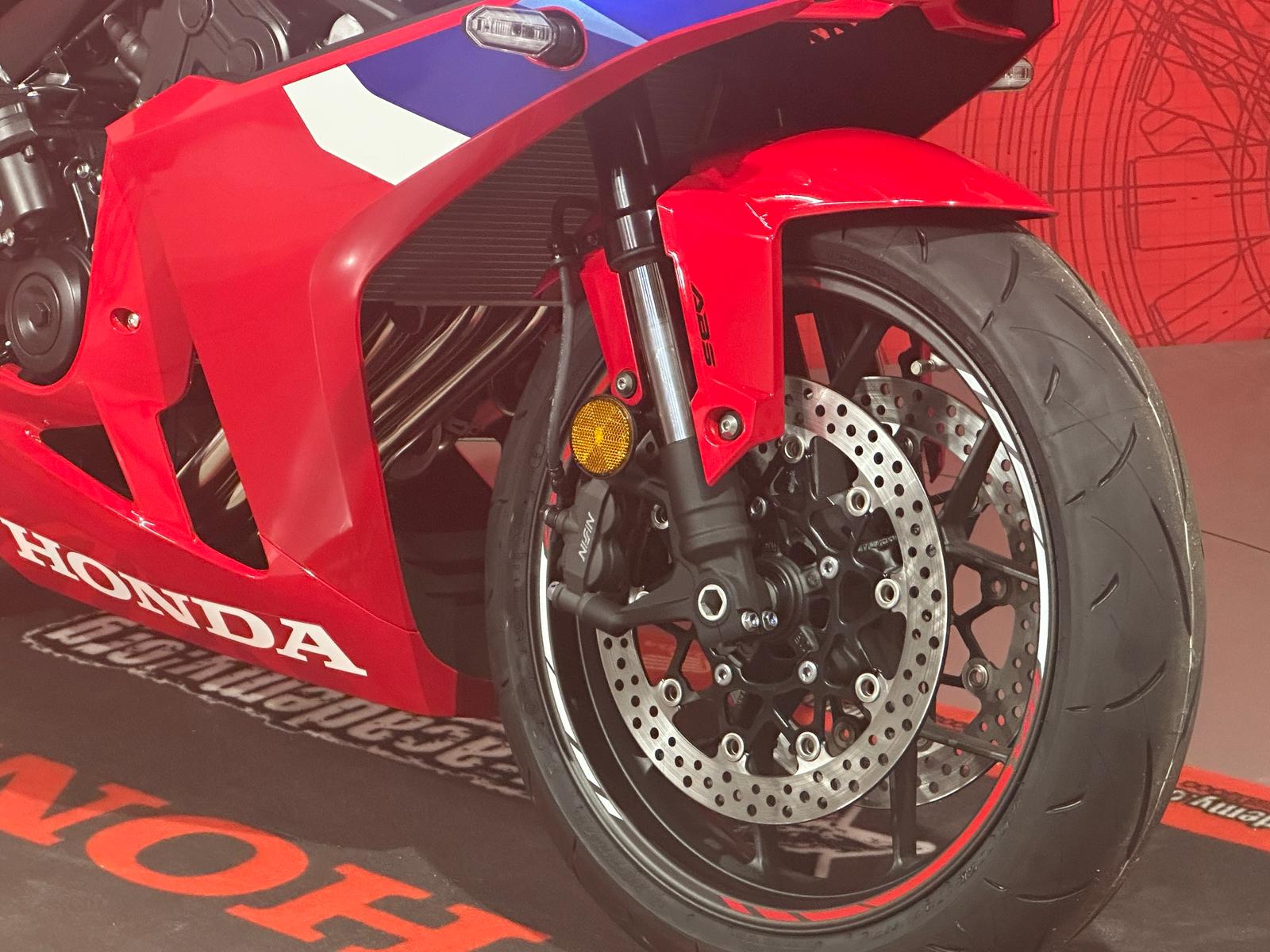 HONDA CBR 650 R E-Clutch**Modell 2026*Neufahrzeug**Grand Prix Red**Jetzt reservieren möglich*-image-7