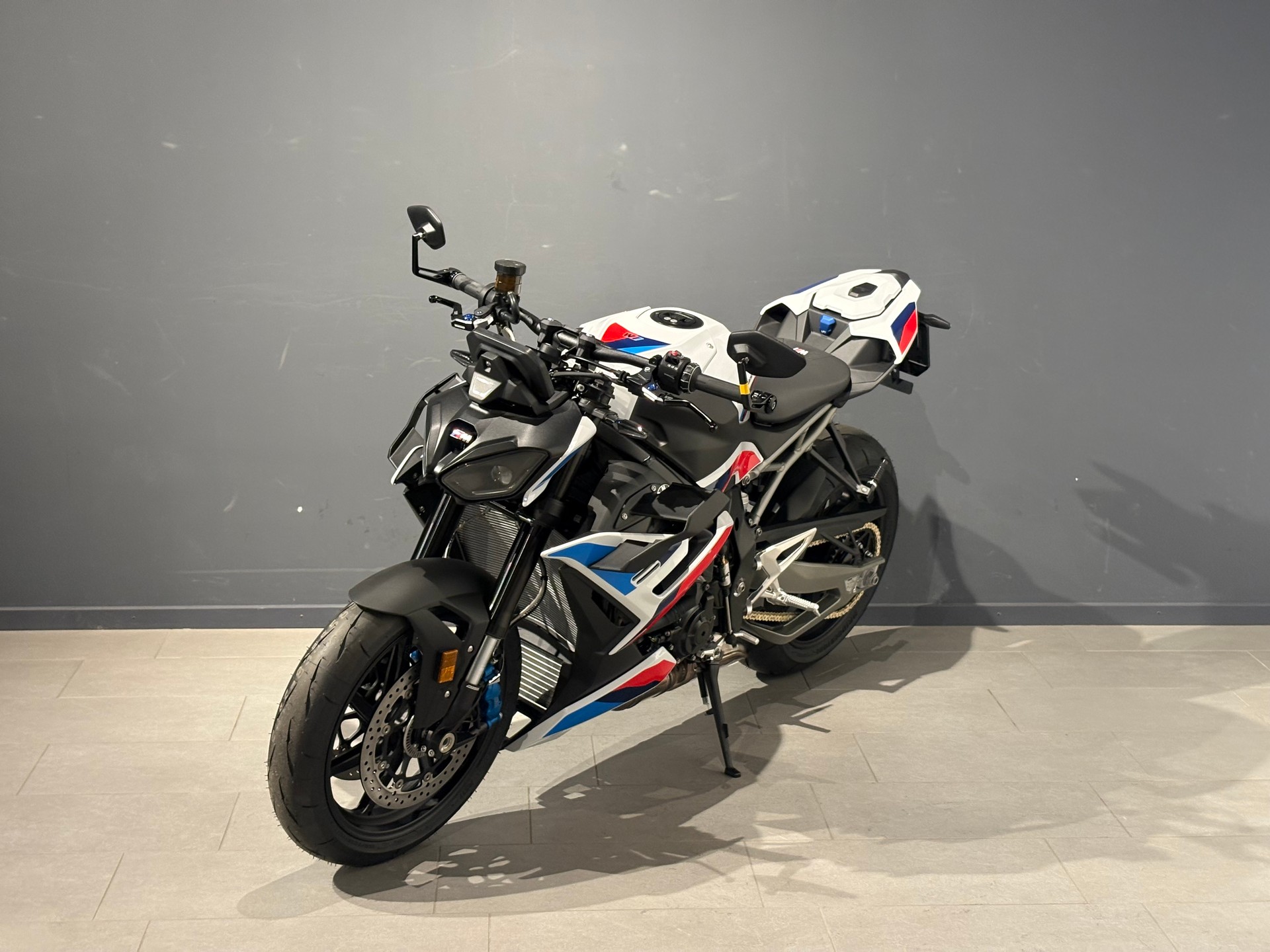 BMW M 1000 R-image-2