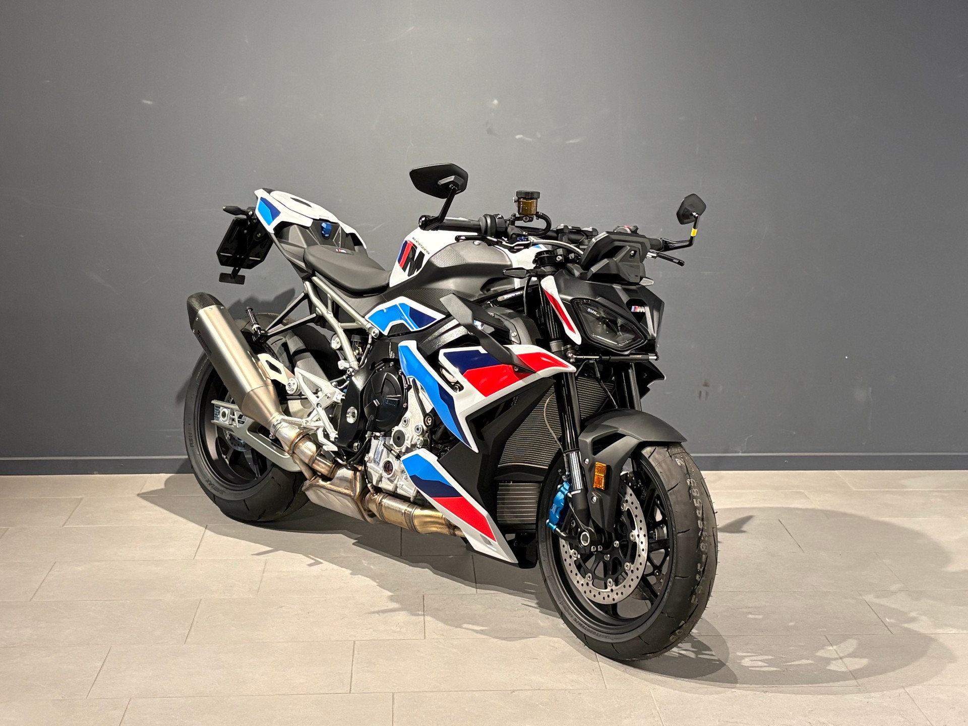 BMW M 1000 R-image-1