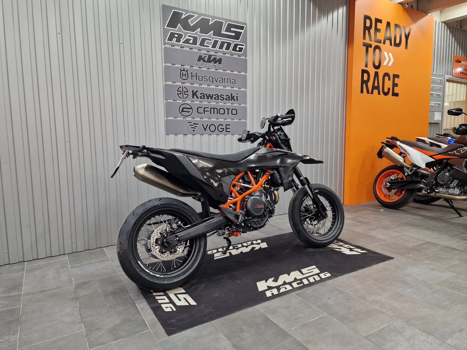 KTM 690 SMC R ABS (35 kW)-image-4
