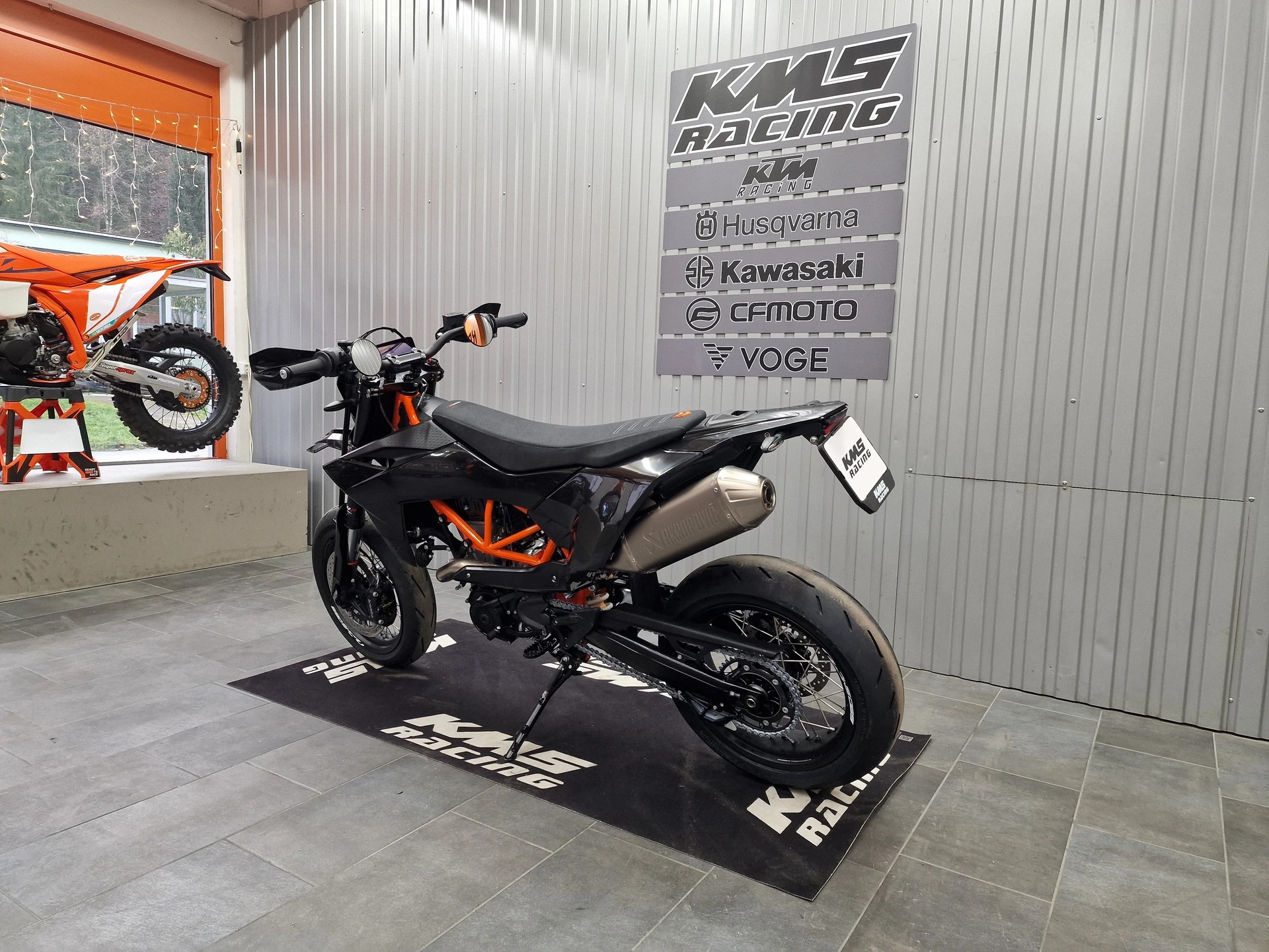 KTM 690 SMC R ABS (35 kW)-image-3
