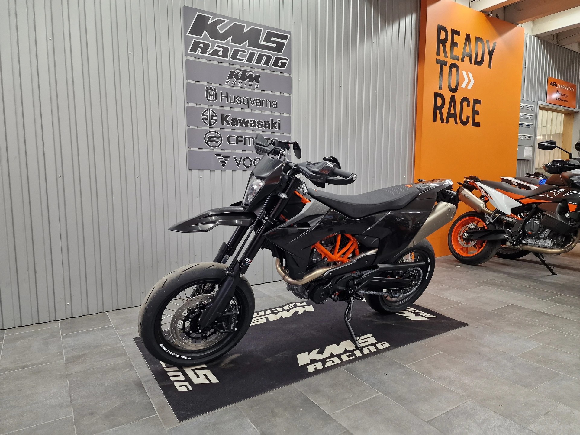KTM 690 SMC R ABS (35 kW)-image-2
