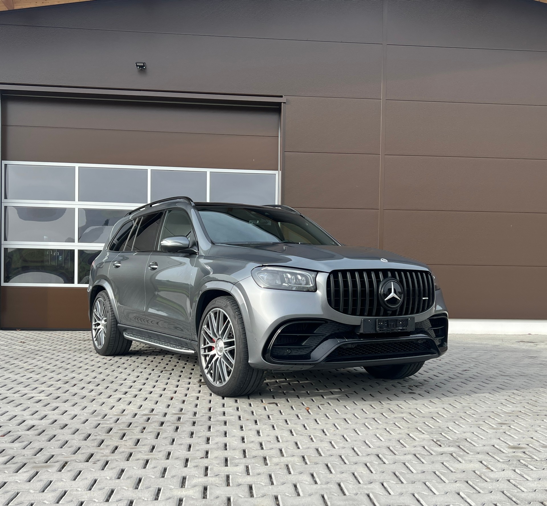 MERCEDES-BENZ GLS 63 4Matic+ TCT 9G •3.9% Leasing