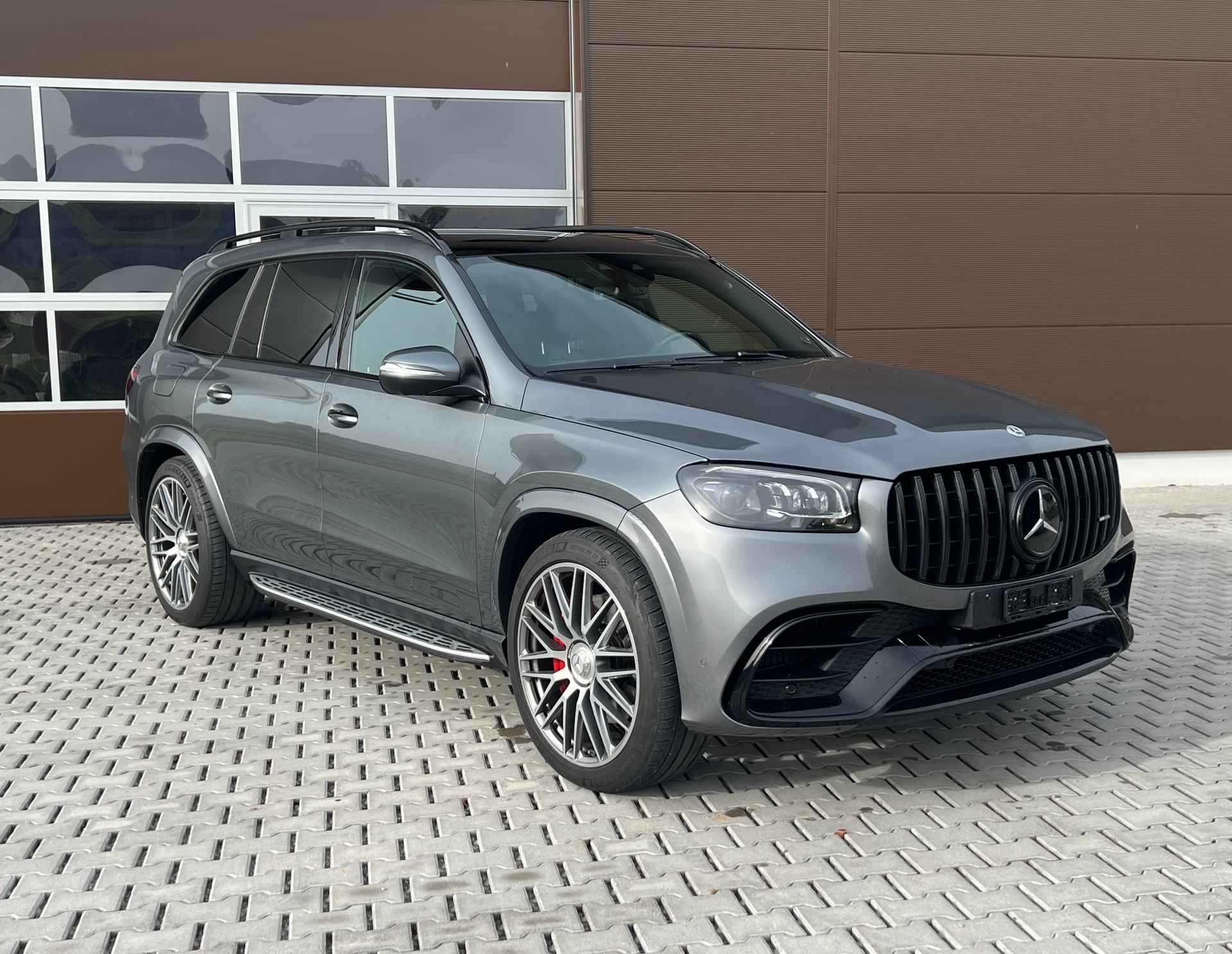 MERCEDES-BENZ GLS 63 4Matic+ TCT 9G •3.9% Leasing-image-2