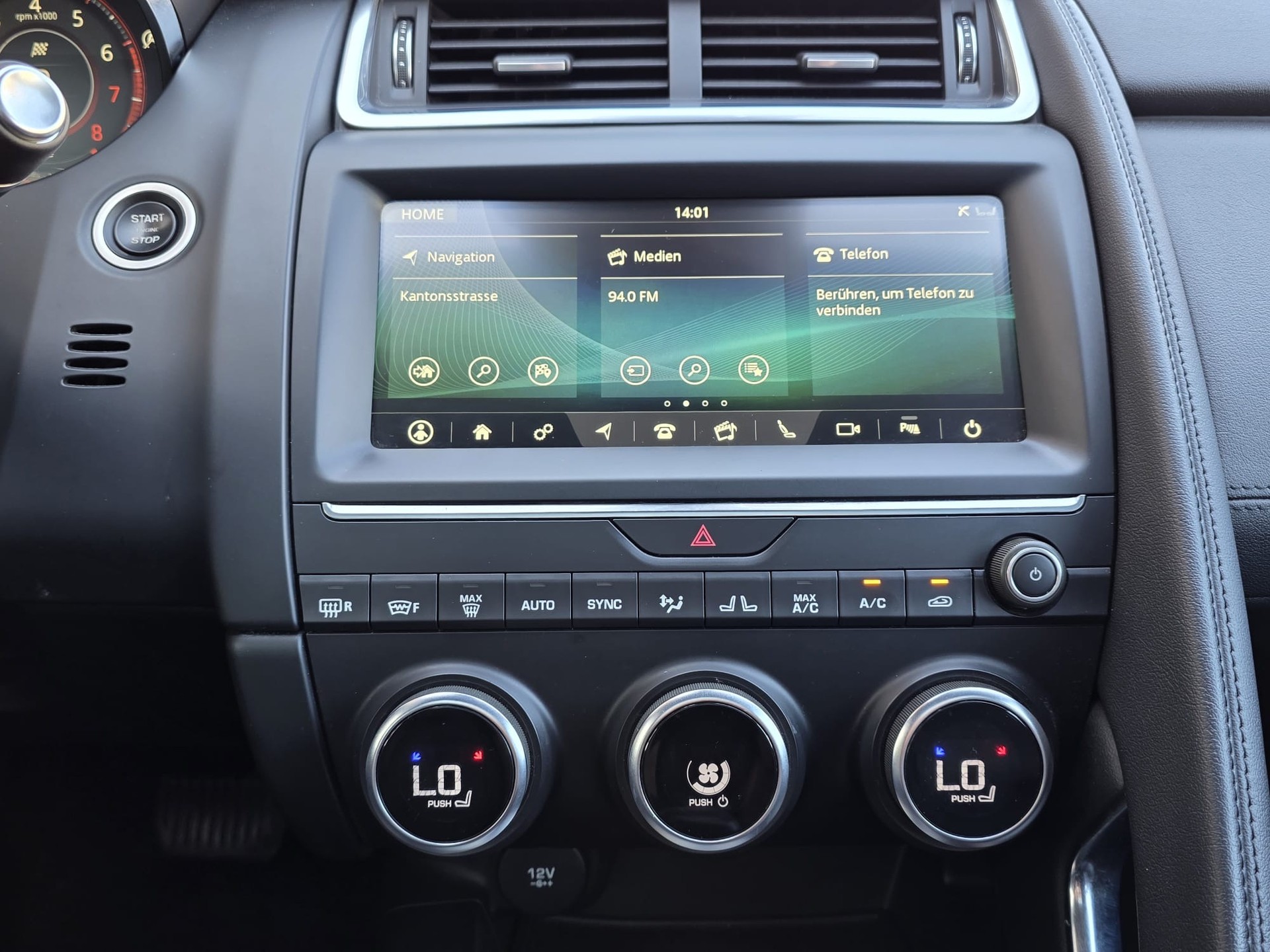 JAGUAR E-Pace 2.0 P200 AWD Automatik-image-9
