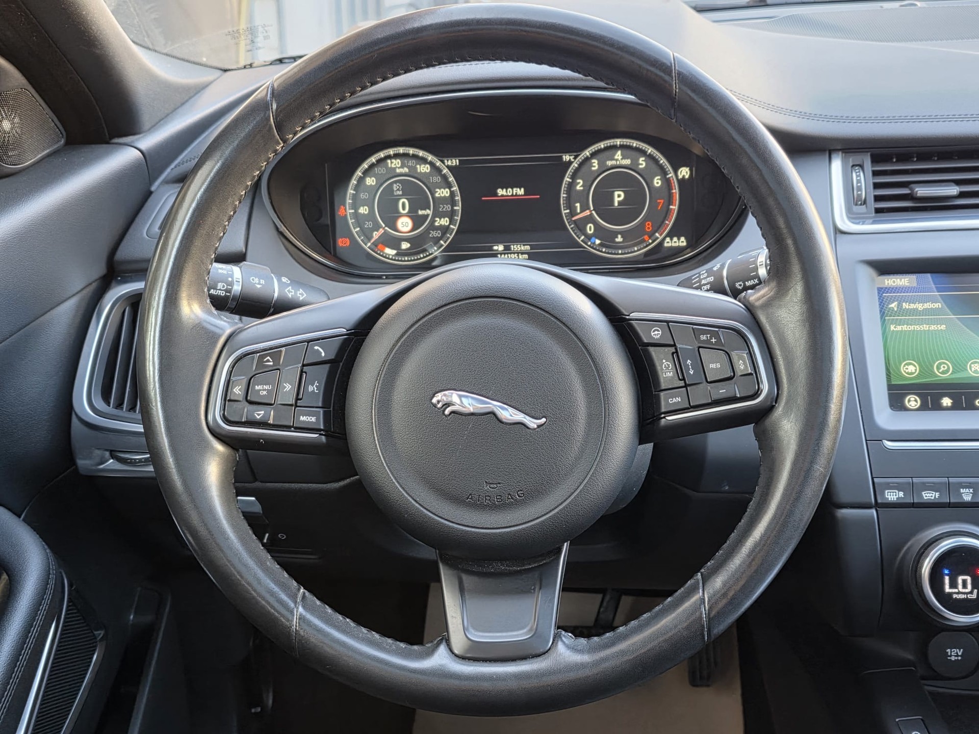 JAGUAR E-Pace 2.0 P200 AWD Automatik-image-8