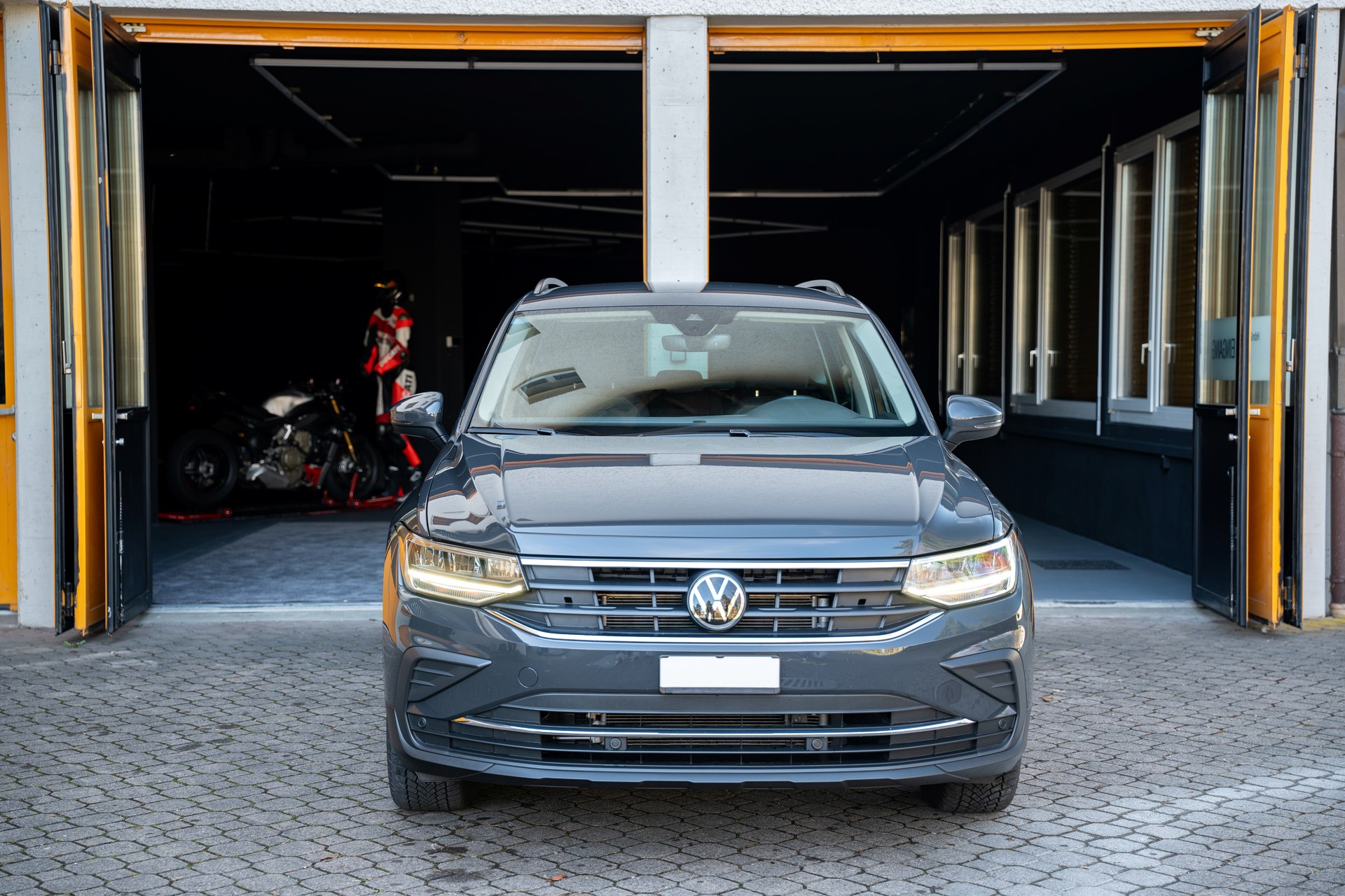 VW Tiguan 2.0TSI Life 4Motion DSG-image-1