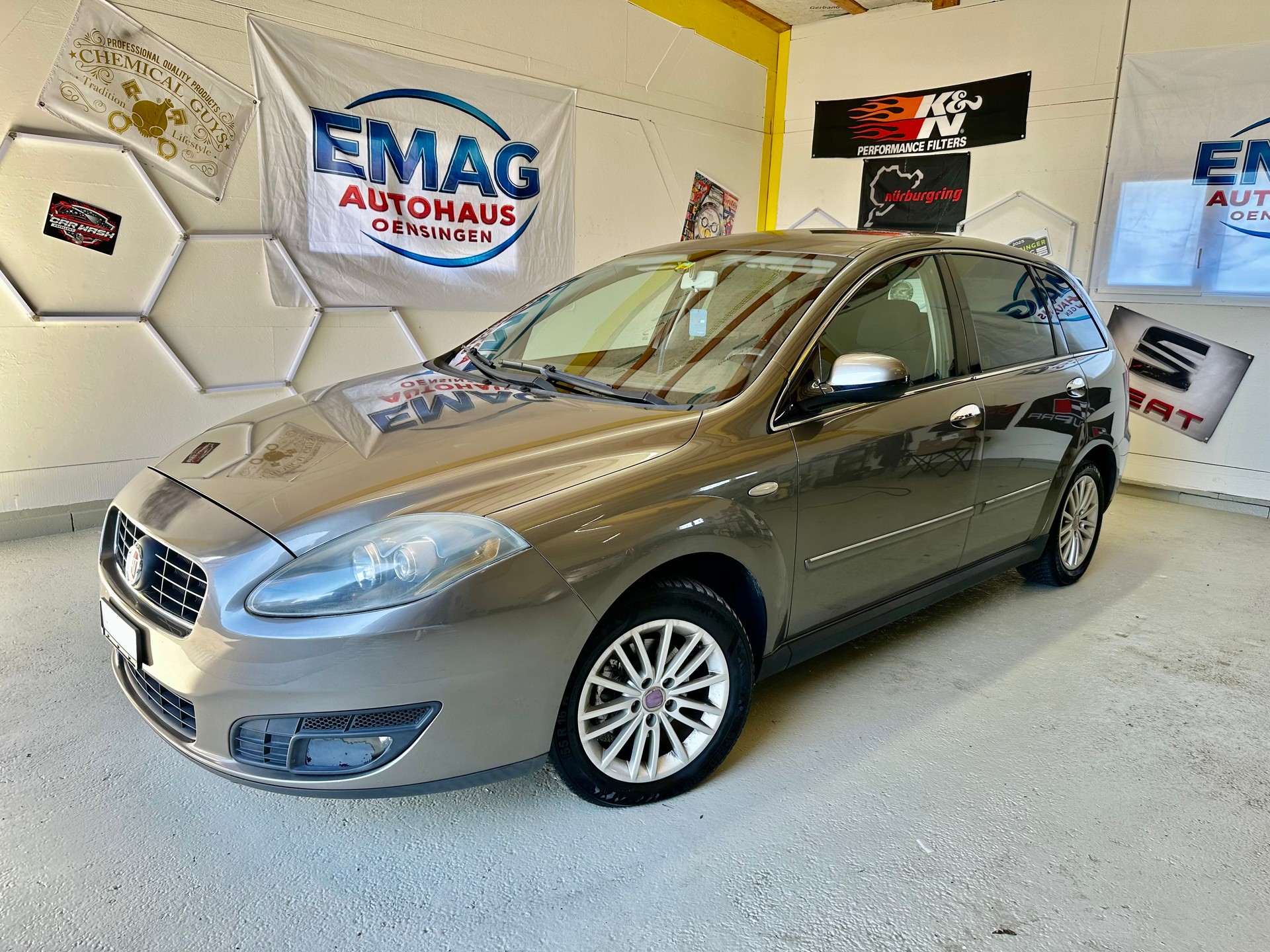 FIAT Croma 2.2 Dynamic Automatic-image-1