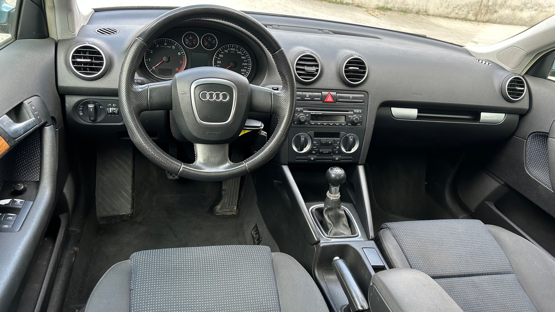 AUDI A3 Sportback 2.0 Turbo FSI Ambition quattro-image-5