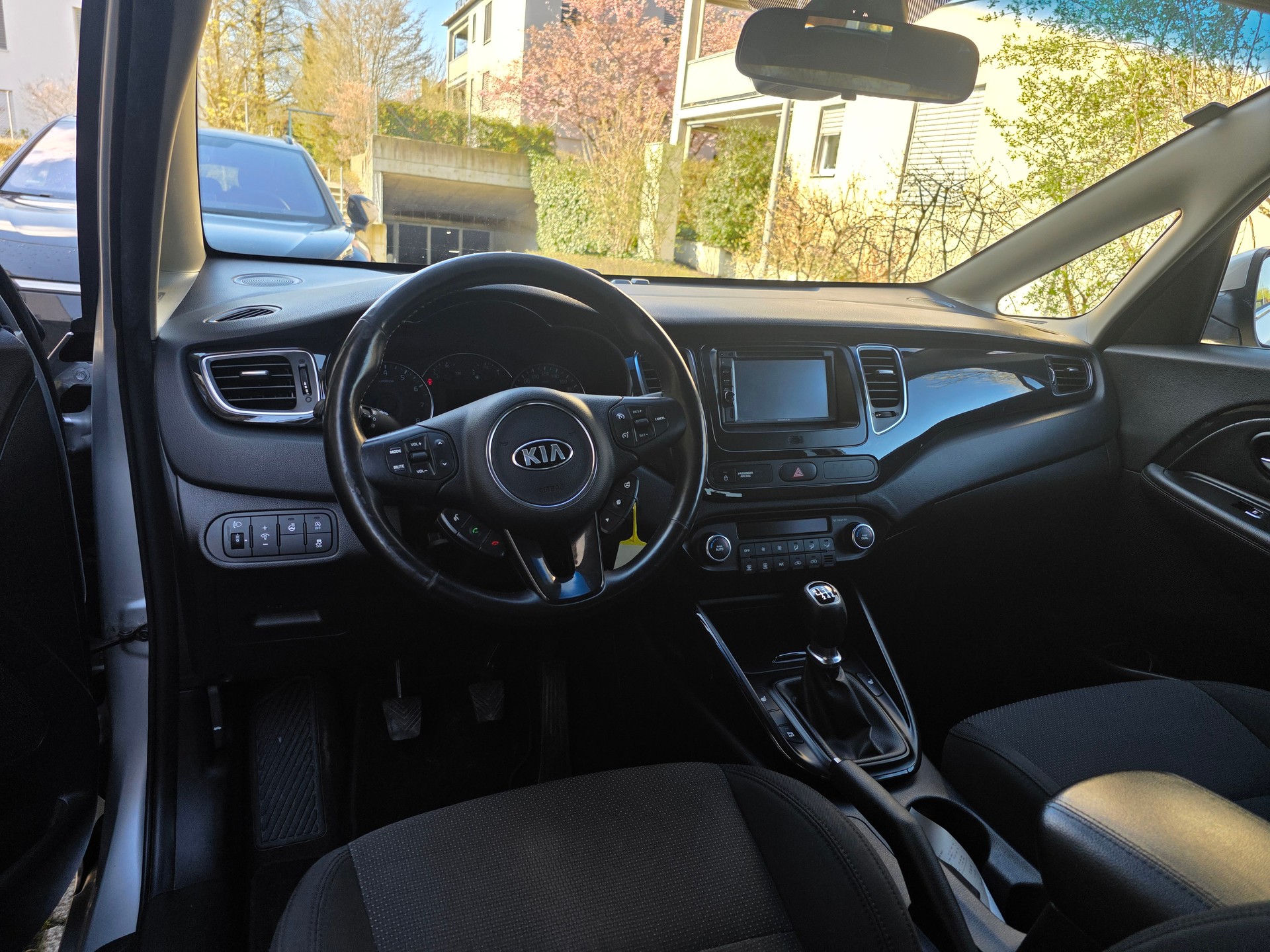KIA Carens 1.6 GDI Trend-image-9