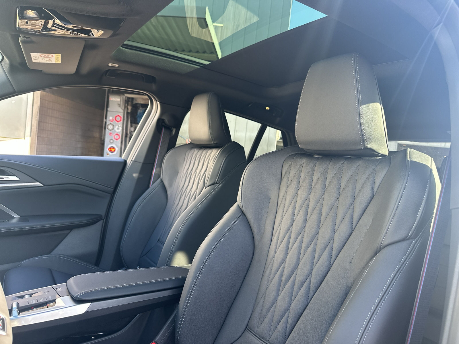BMW iX2 xDrive 30 M Sport Pro-image-7