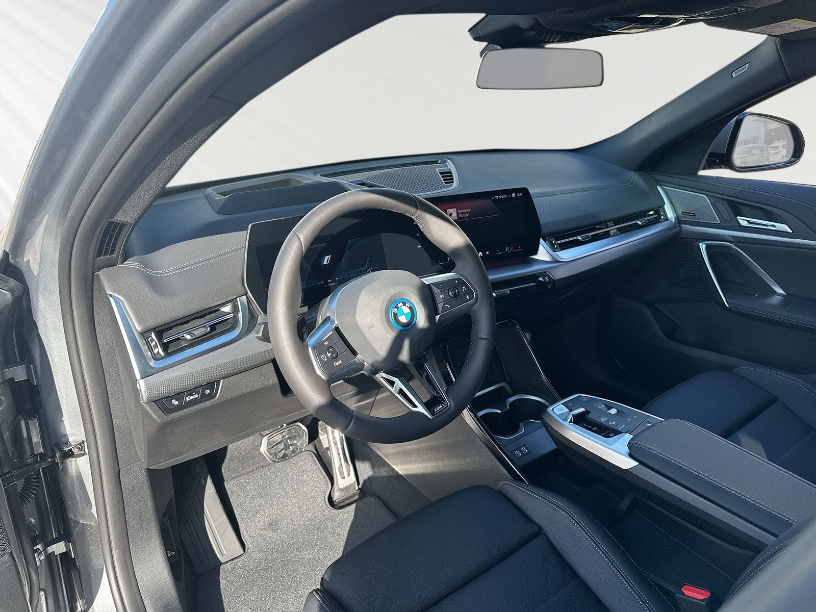 BMW iX2 xDrive 30 M Sport Pro-showroom-element-3