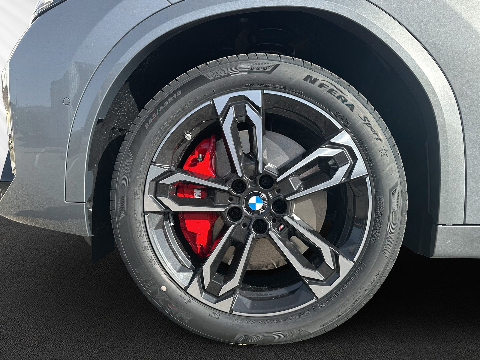 BMW iX2 xDrive 30 M Sport Pro-image-6