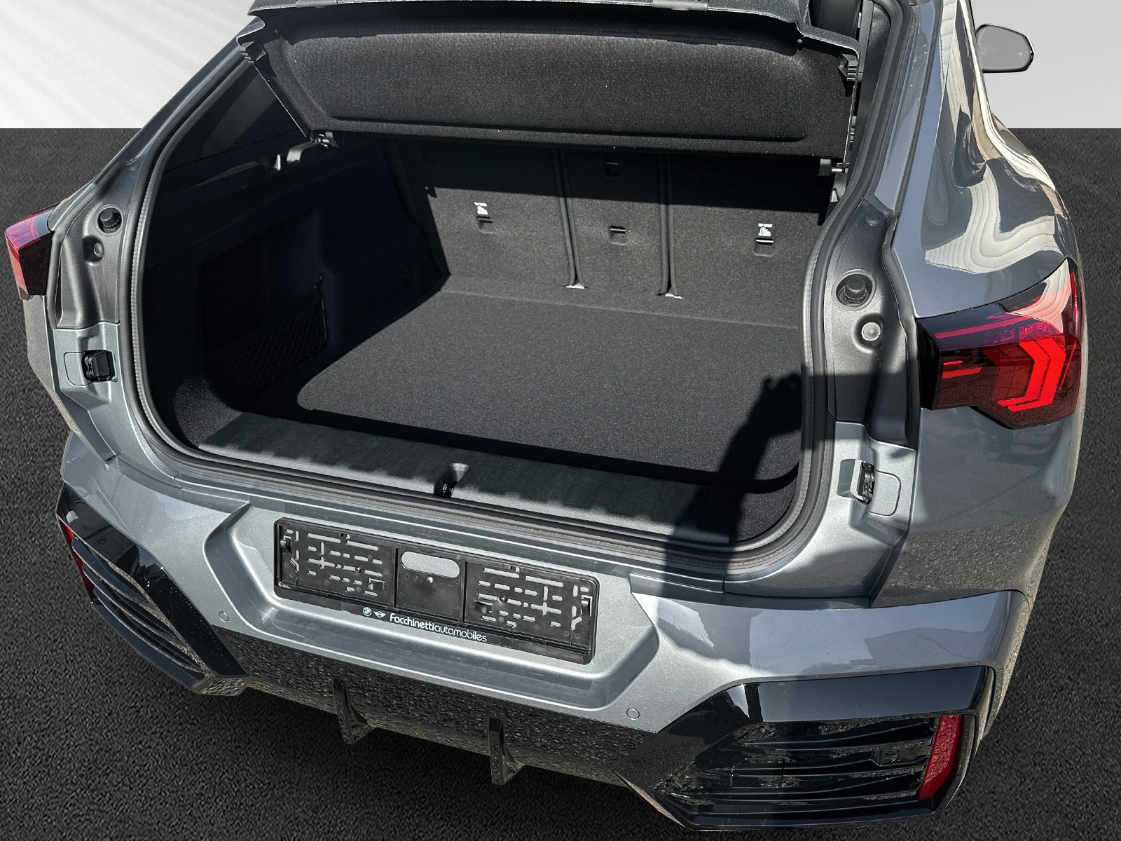BMW iX2 xDrive 30 M Sport Pro-image-5