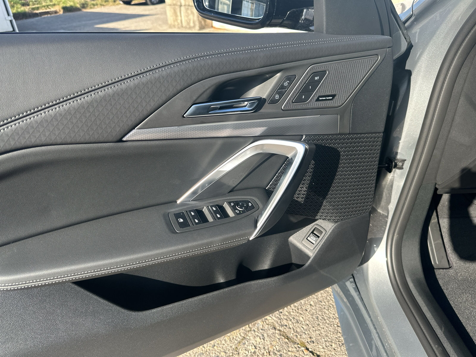 BMW iX2 xDrive 30 M Sport Pro-image-12