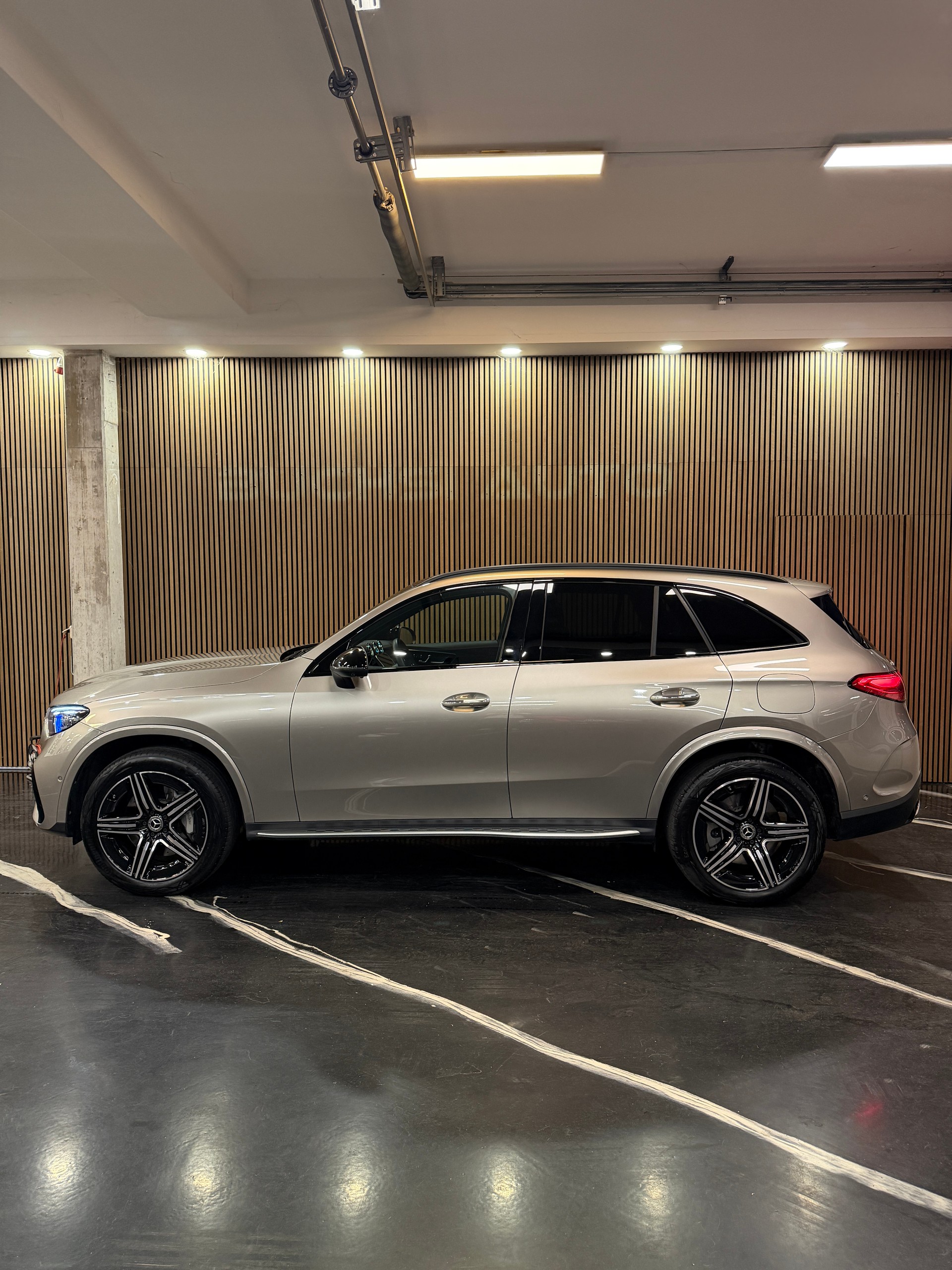 MERCEDES-BENZ GLC 300 e 4Matic 9G-Tronic-showroom-element-2