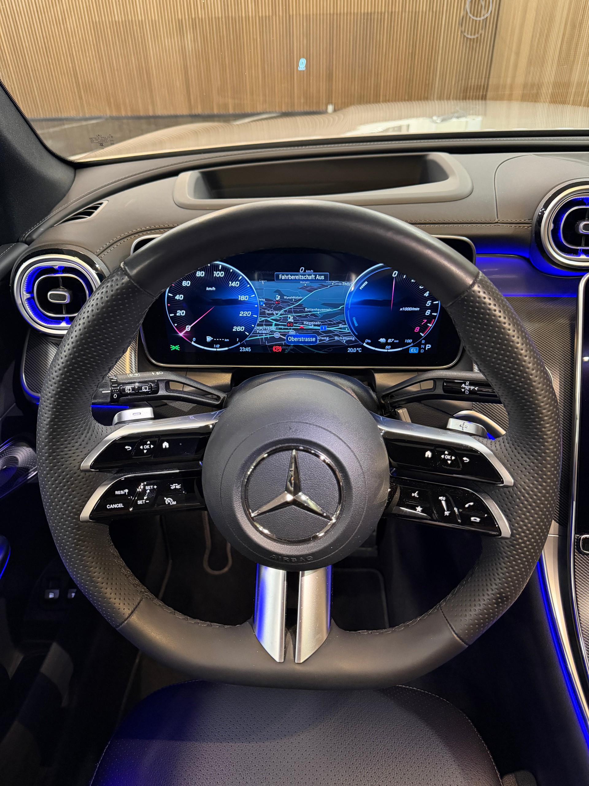 MERCEDES-BENZ GLC 300 e 4Matic 9G-Tronic-image-4