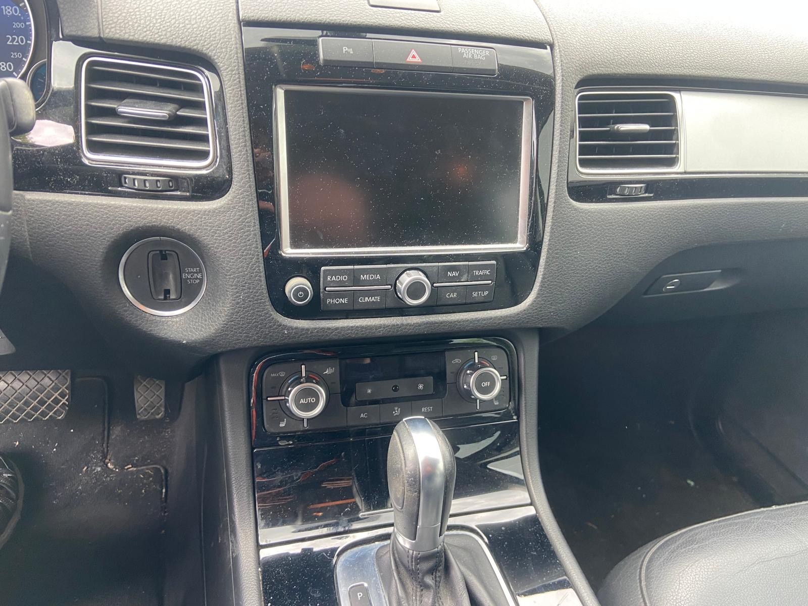 VW Touareg 3.0 TDI BlueMotion Technology Tiptronic-image-5