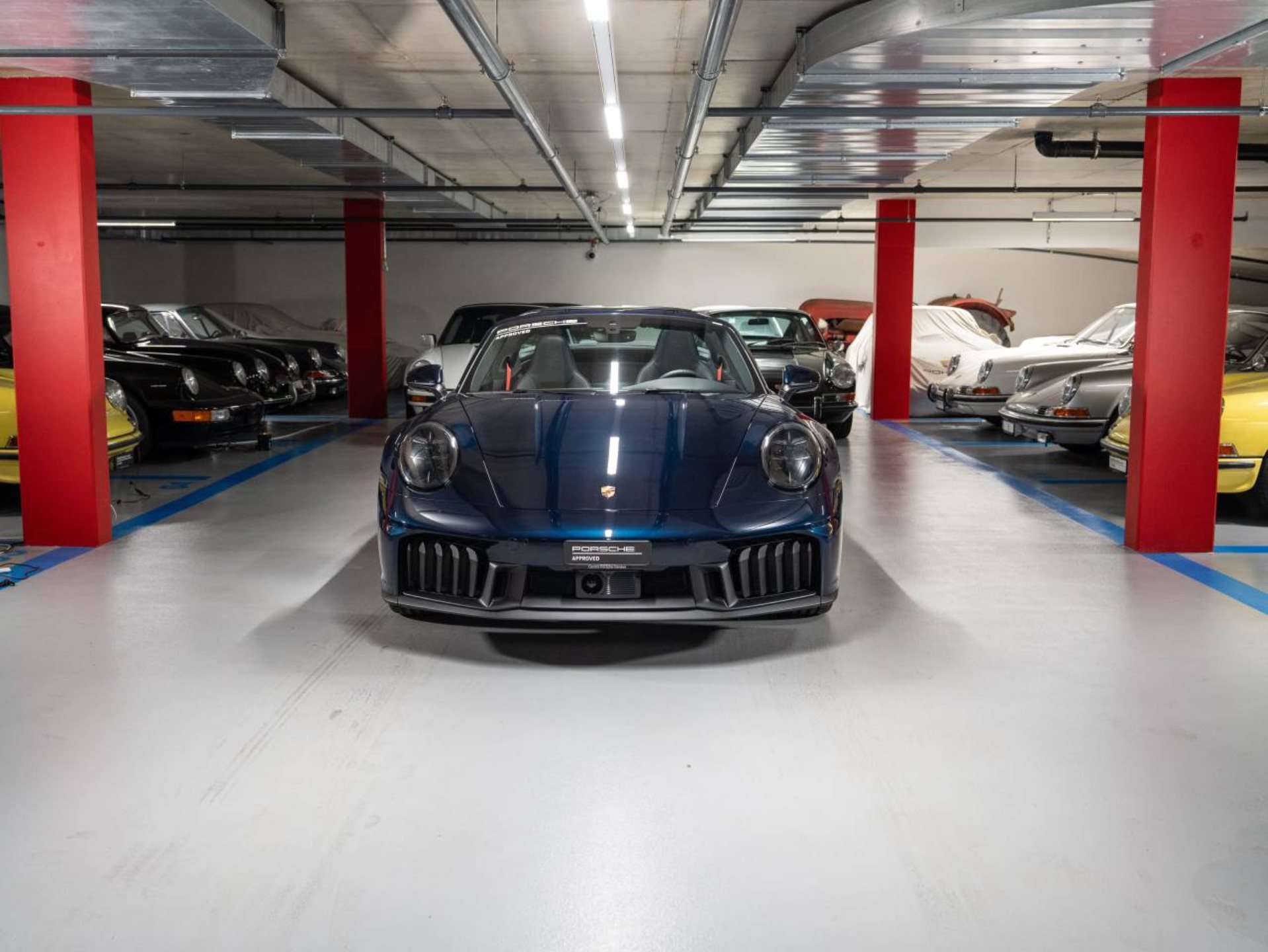 PORSCHE 911 Targa 4 GTS-showroom-element-1