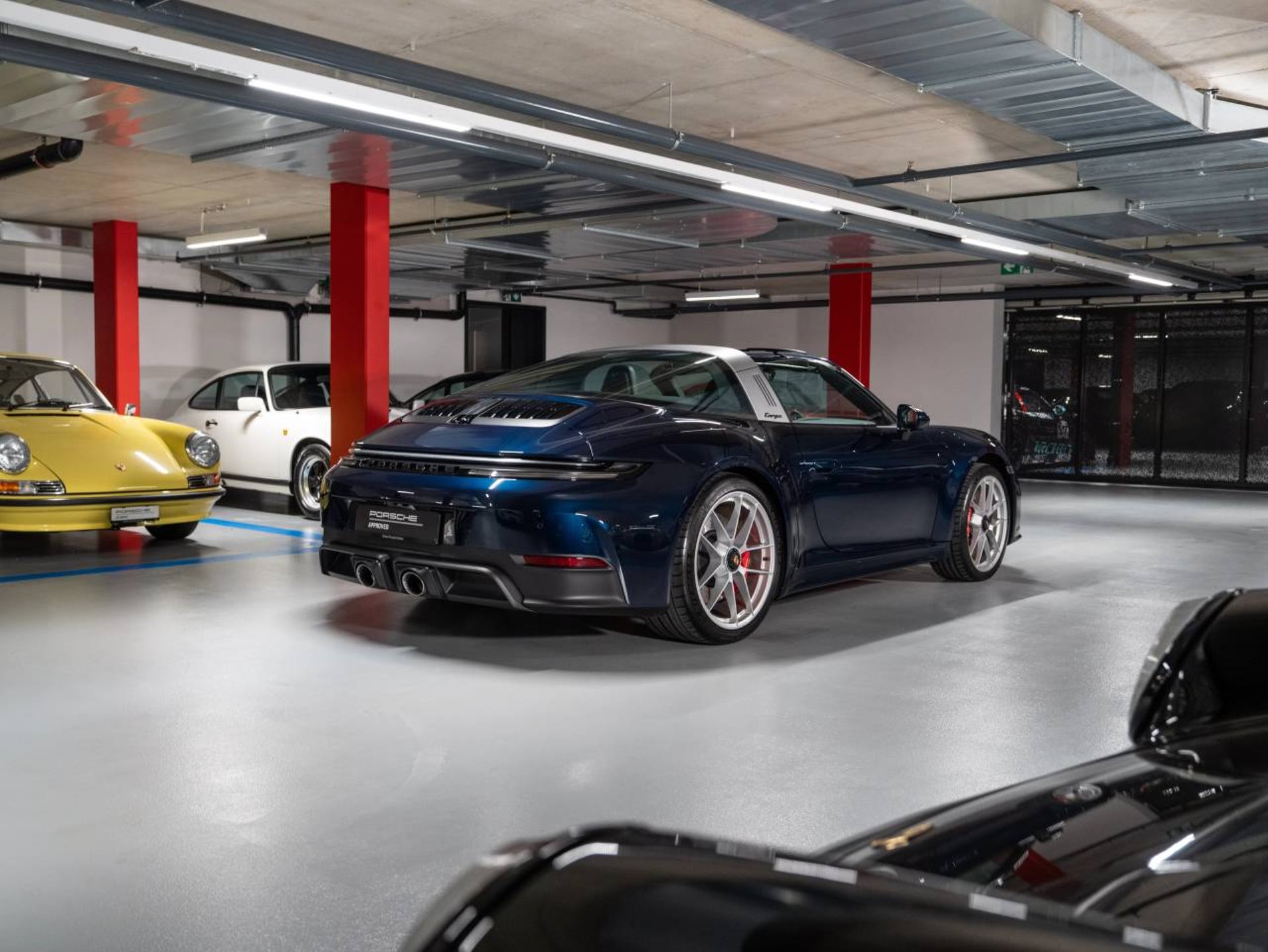 PORSCHE 911 Targa 4 GTS-showroom-element-2