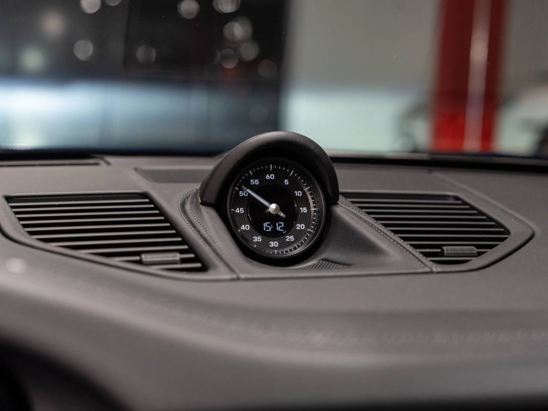 PORSCHE 911 Targa 4 GTS-image-13