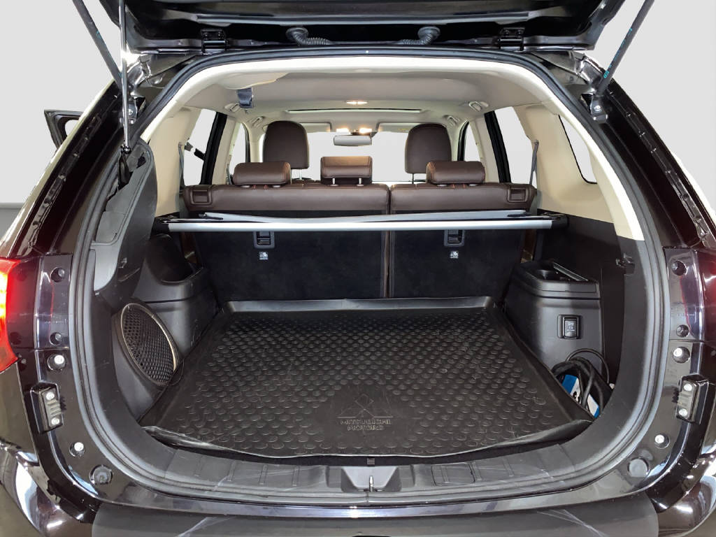 MITSUBISHI Outlander 2.0 PHEV Diamond-image-13