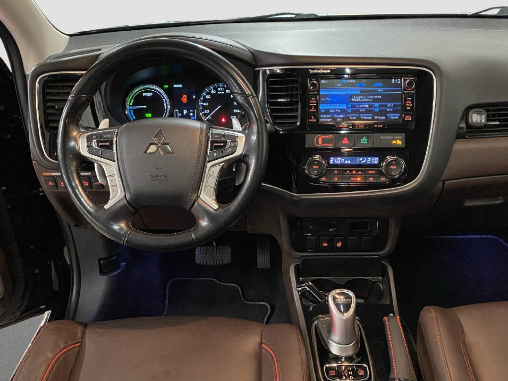 MITSUBISHI Outlander 2.0 PHEV Diamond-image-9