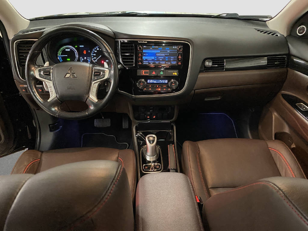 MITSUBISHI Outlander 2.0 PHEV Diamond-image-10
