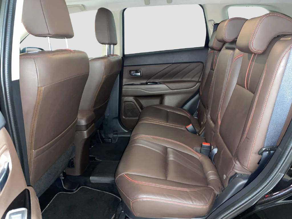 MITSUBISHI Outlander 2.0 PHEV Diamond-image-12