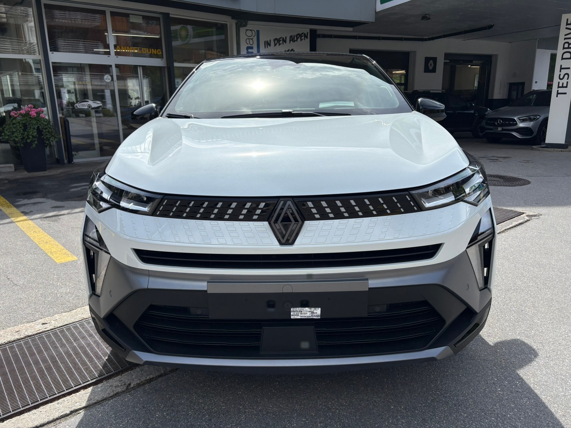RENAULT Captur 1.8 E-Tech 160 Esprit Alpine-showroom-element-1
