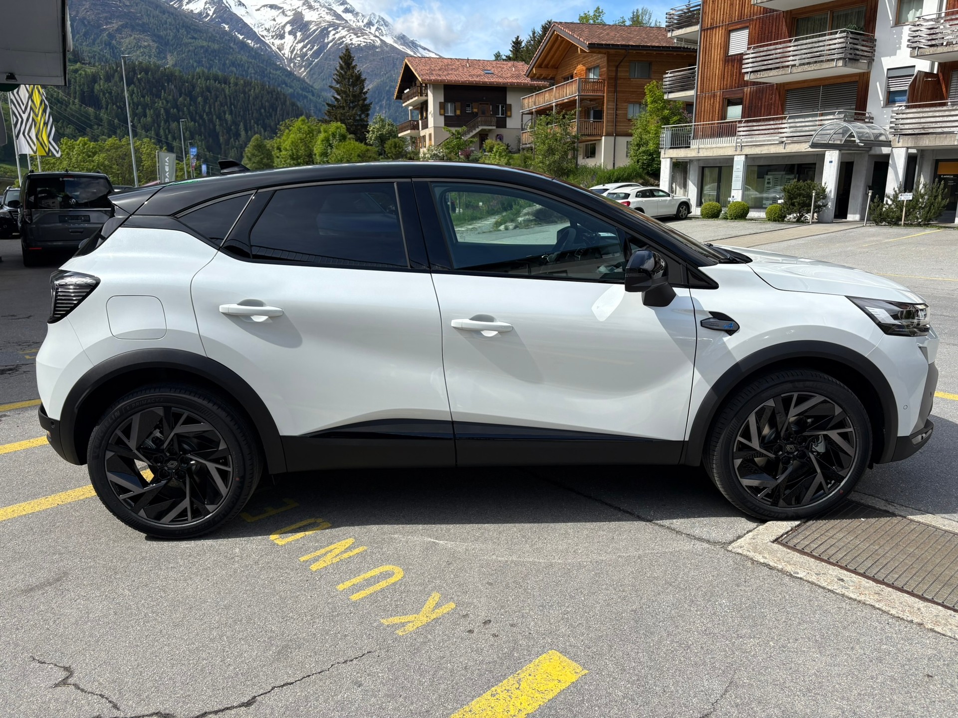 RENAULT Captur 1.8 E-Tech 160 Esprit Alpine-showroom-element-3