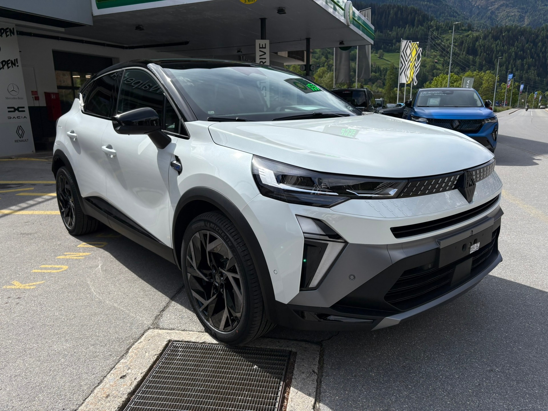RENAULT Captur 1.8 E-Tech 160 Esprit Alpine-showroom-element-2