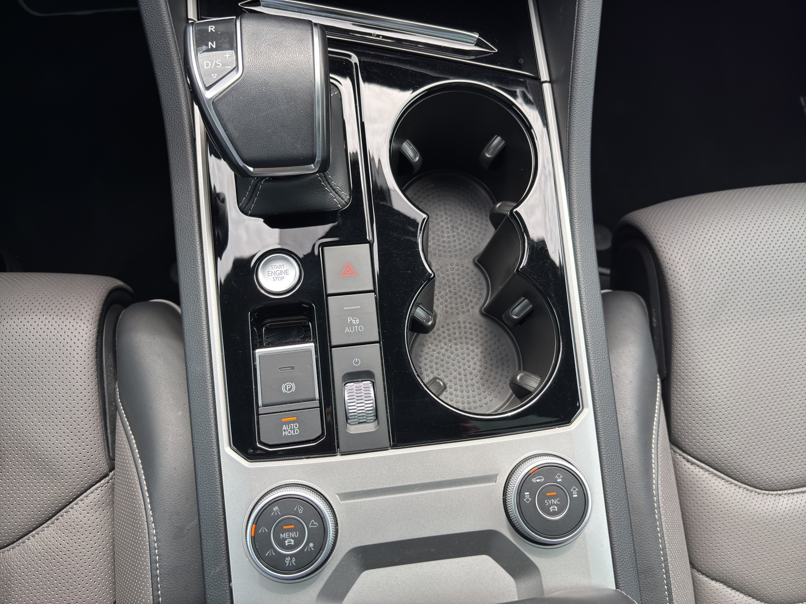 VW Touareg 3.0 TDI R Line Tiptronic mit AHK, Panorama-Ausstell-/Schiebedach, Standheizung & Winterräder-image-19