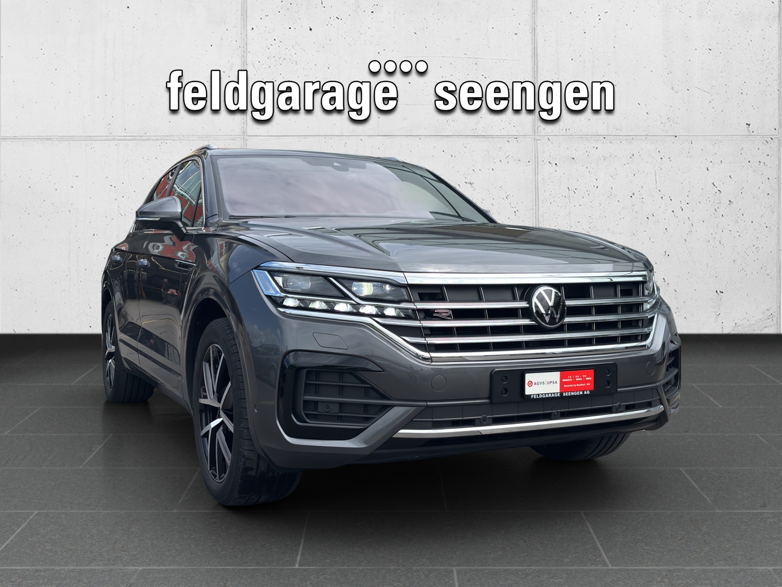 VW Touareg 3.0 TDI R Line Tiptronic mit AHK, Panorama-Ausstell-/Schiebedach, Standheizung & Winterräder-showroom-element-2