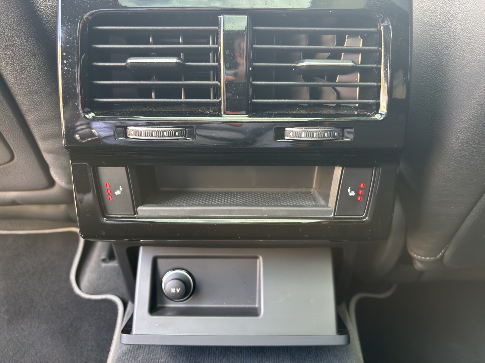 VW Touareg 3.0 TDI R Line Tiptronic mit AHK, Panorama-Ausstell-/Schiebedach, Standheizung & Winterräder-image-30