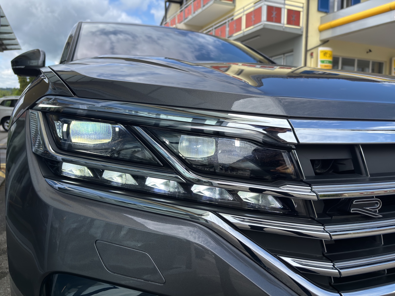 VW Touareg 3.0 TDI R Line Tiptronic mit AHK, Panorama-Ausstell-/Schiebedach, Standheizung & Winterräder-image-10