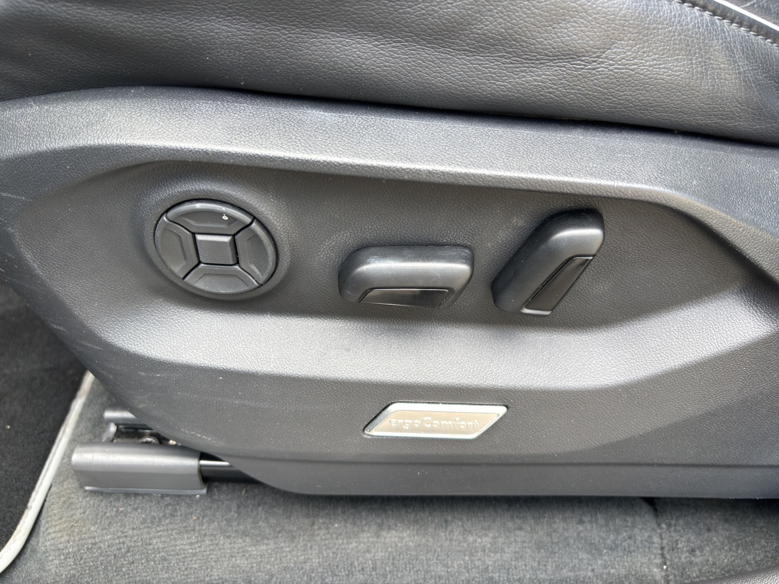 VW Touareg 3.0 TDI R Line Tiptronic mit AHK, Panorama-Ausstell-/Schiebedach, Standheizung & Winterräder-image-28