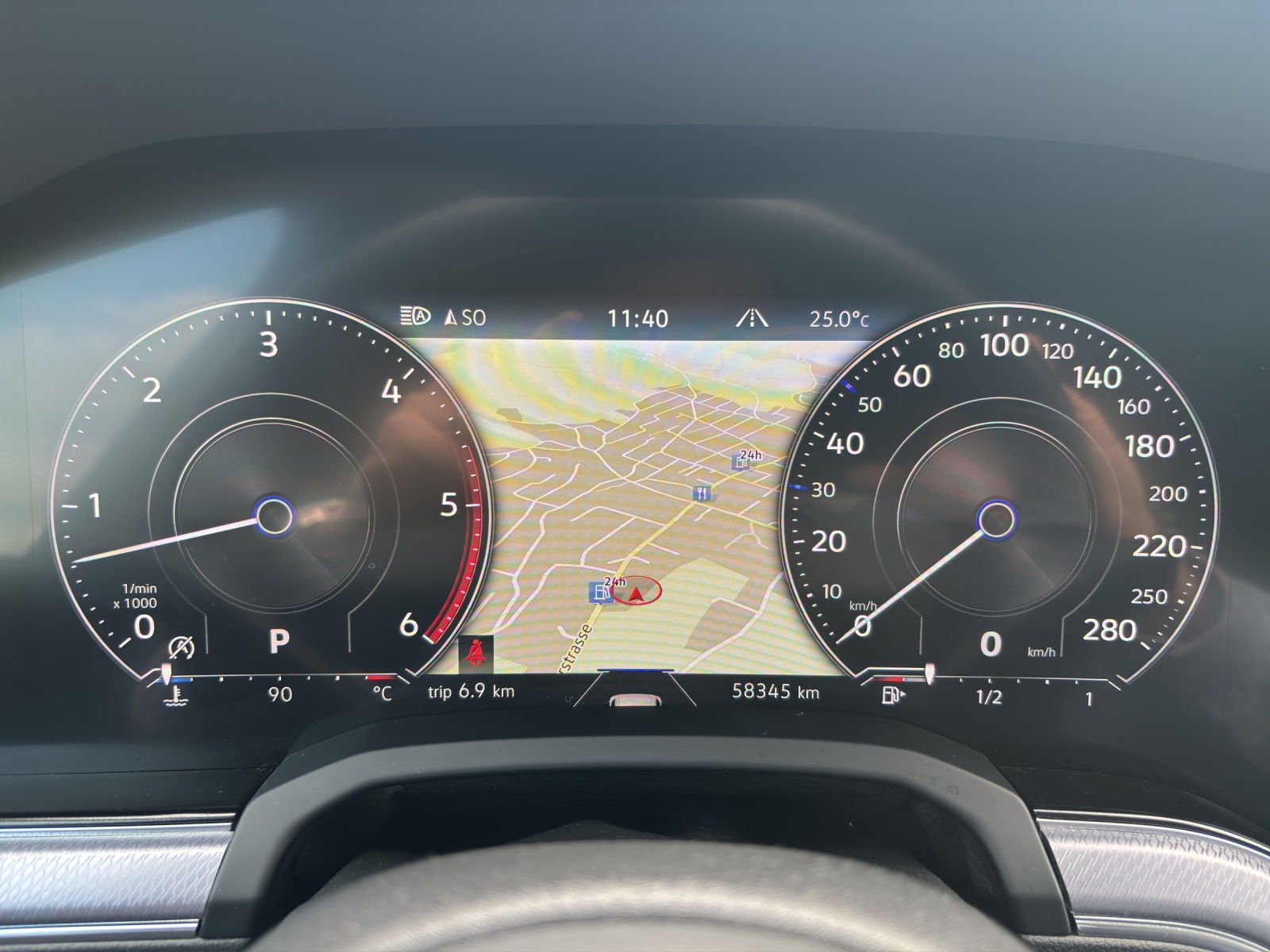 VW Touareg 3.0 TDI R Line Tiptronic mit AHK, Panorama-Ausstell-/Schiebedach, Standheizung & Winterräder-image-16