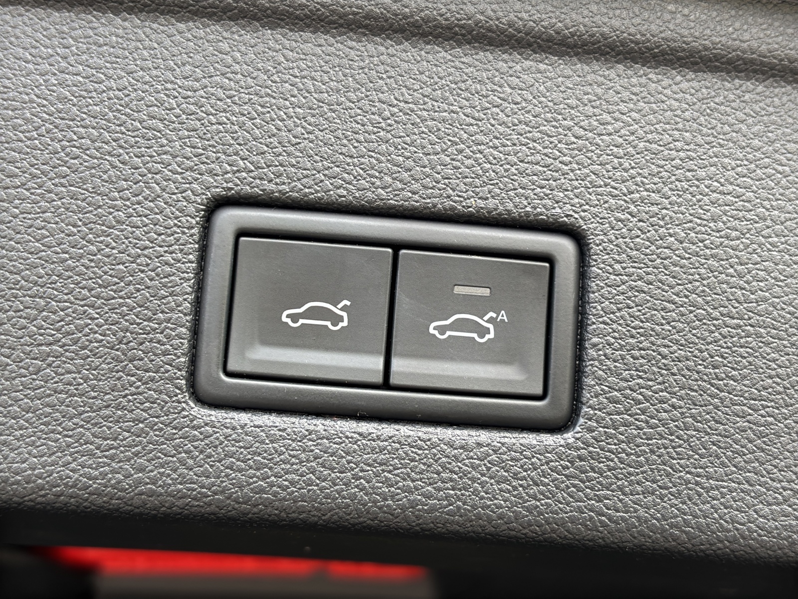 VW Touareg 3.0 TDI R Line Tiptronic mit AHK, Panorama-Ausstell-/Schiebedach, Standheizung & Winterräder-image-8