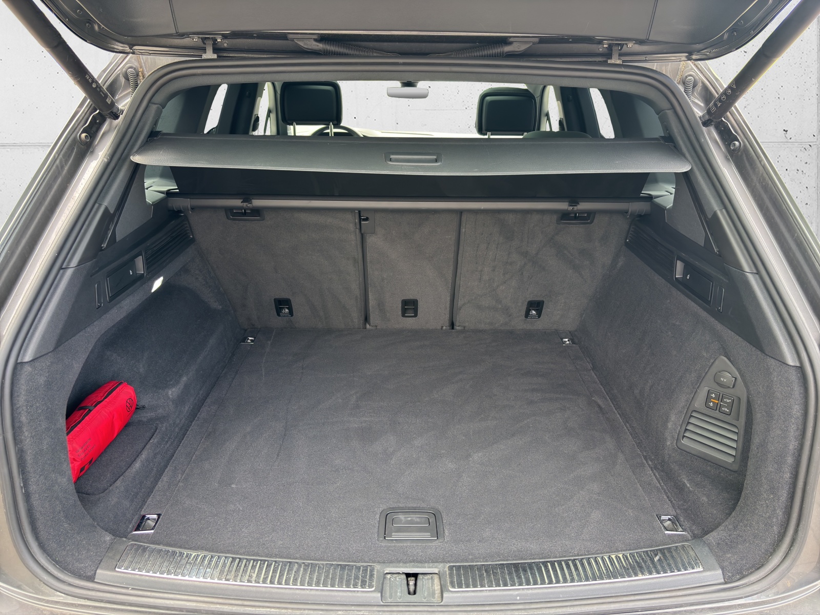 VW Touareg 3.0 TDI R Line Tiptronic mit AHK, Panorama-Ausstell-/Schiebedach, Standheizung & Winterräder-image-7
