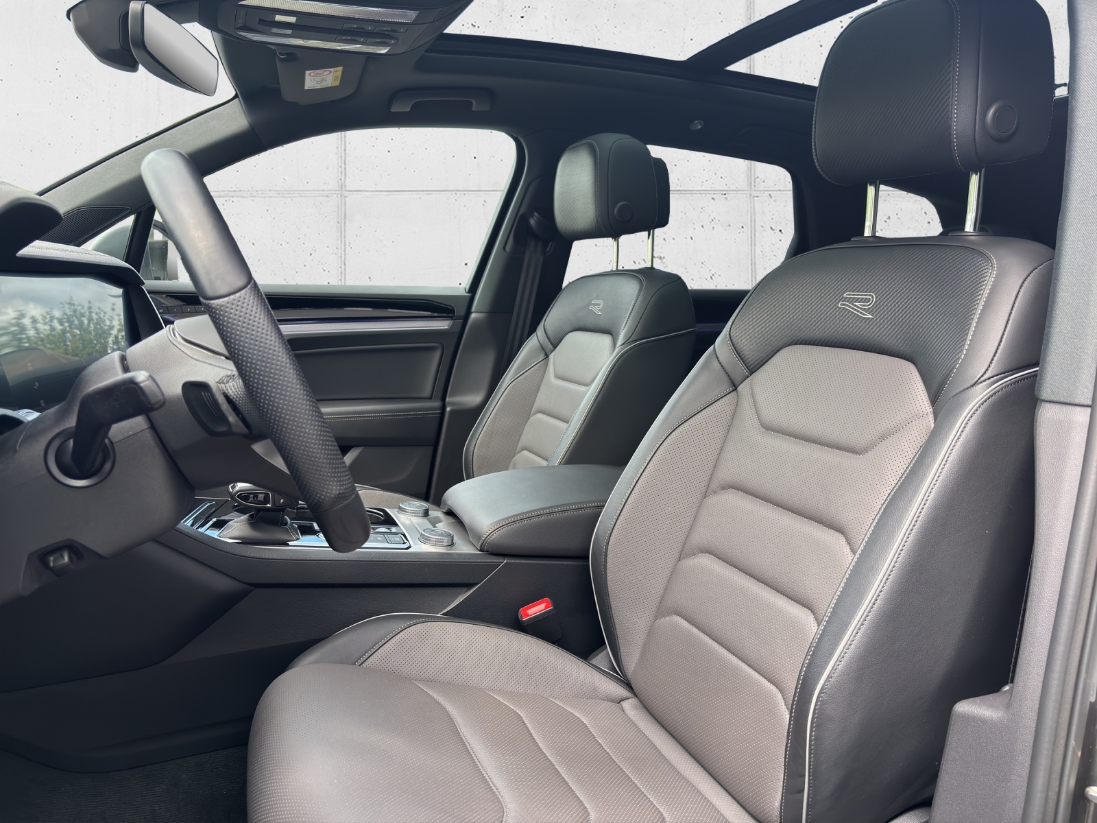 VW Touareg 3.0 TDI R Line Tiptronic mit AHK, Panorama-Ausstell-/Schiebedach, Standheizung & Winterräder-image-27
