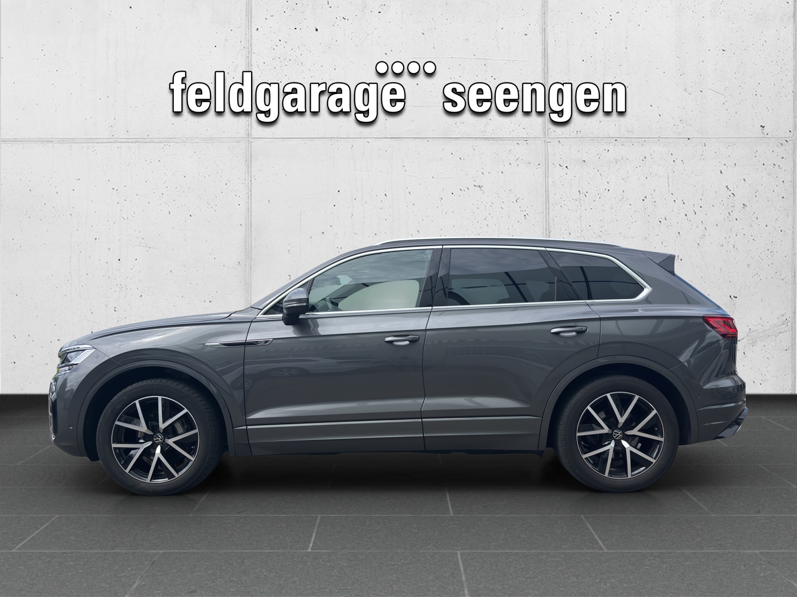 VW Touareg 3.0 TDI R Line Tiptronic mit AHK, Panorama-Ausstell-/Schiebedach, Standheizung & Winterräder-showroom-element-1