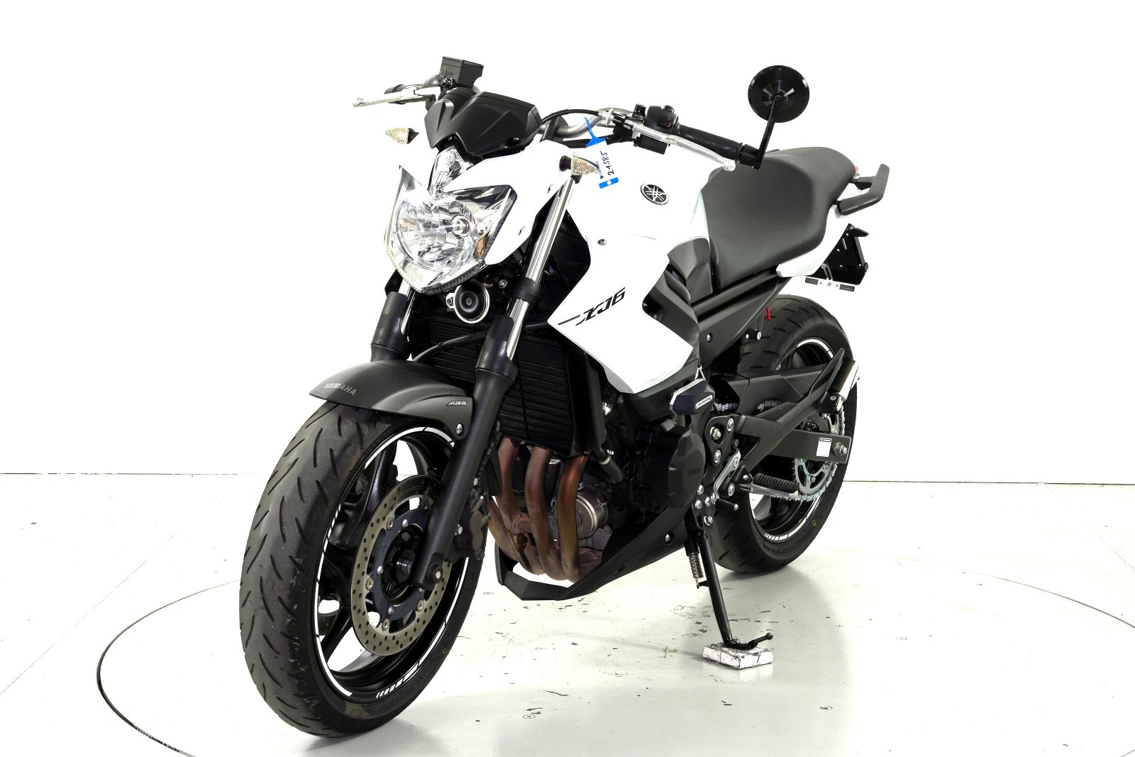 YAMAHA XJ6 N ABS-showroom-element-2