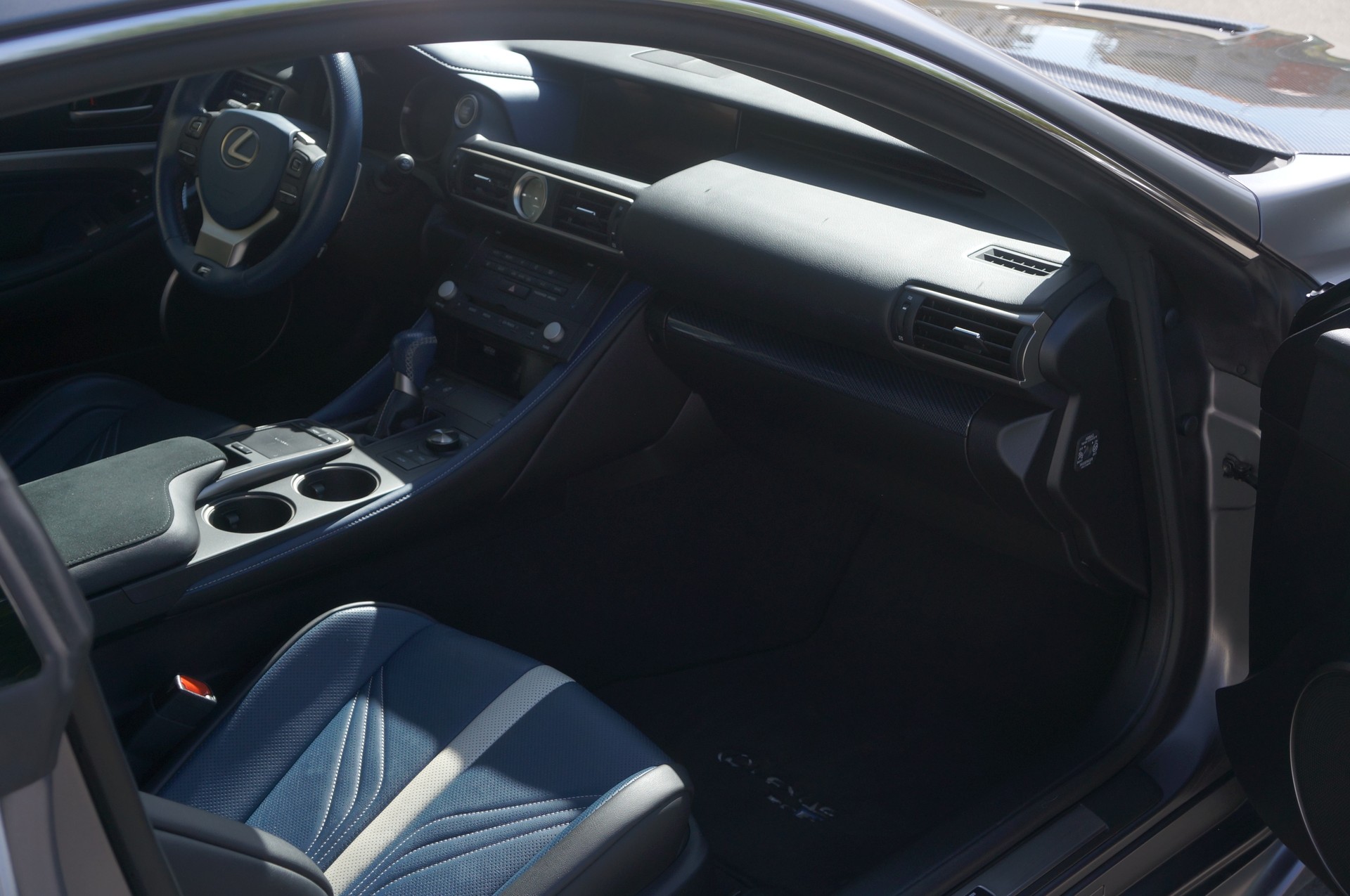 LEXUS 5.0 V8 Carbon 10th Anniversary-image-10