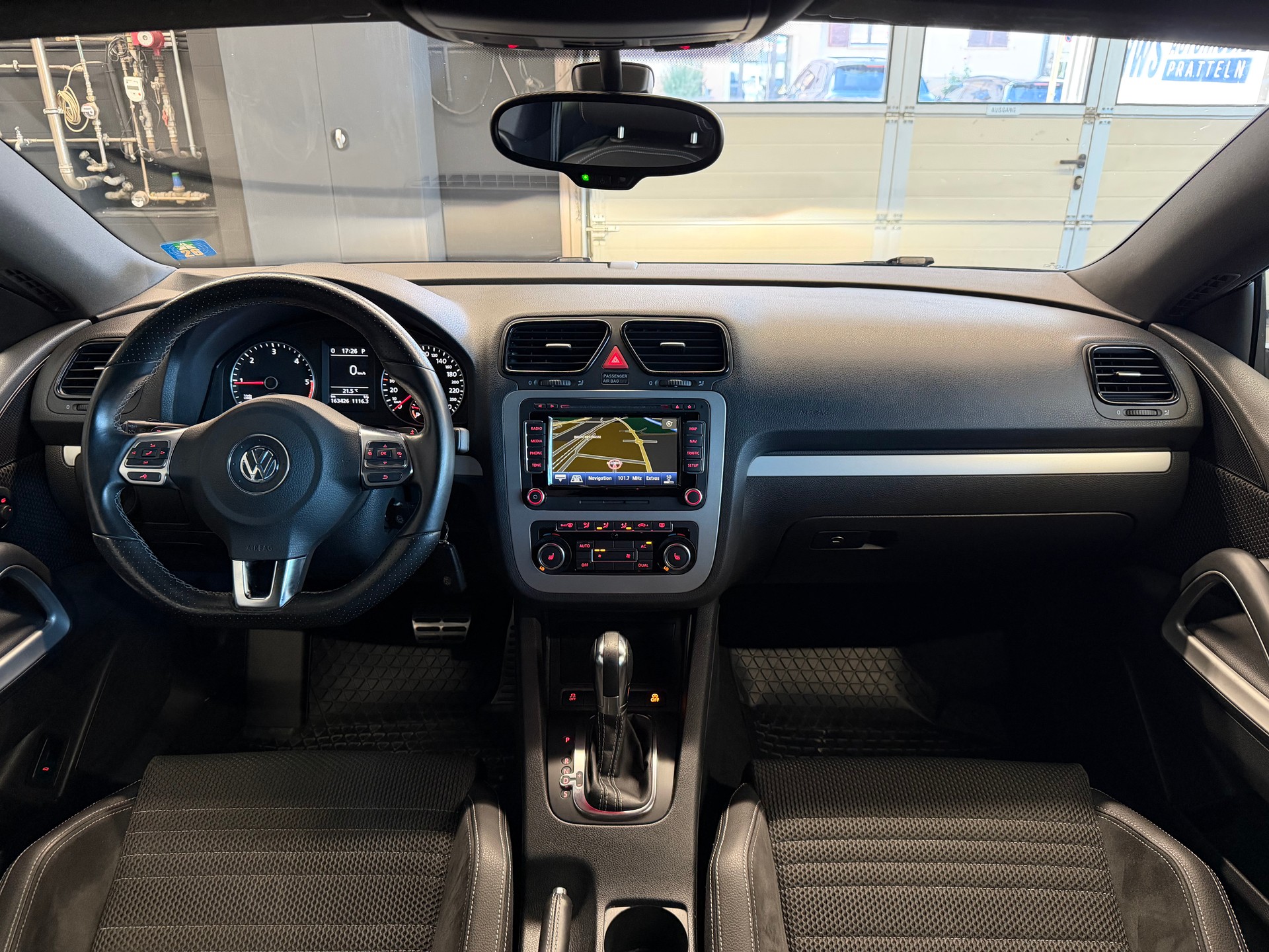 VW Scirocco 2.0 TDI BlueMotion Technology Team DSG-image-12