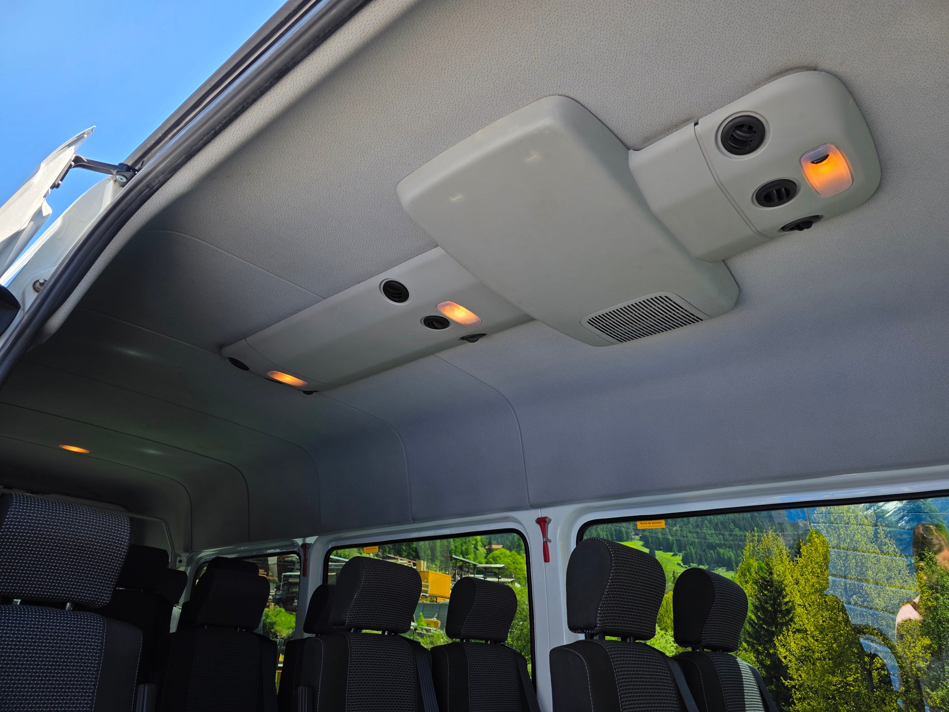 MERCEDES-BENZ Sprinter 516 CDI-image-10